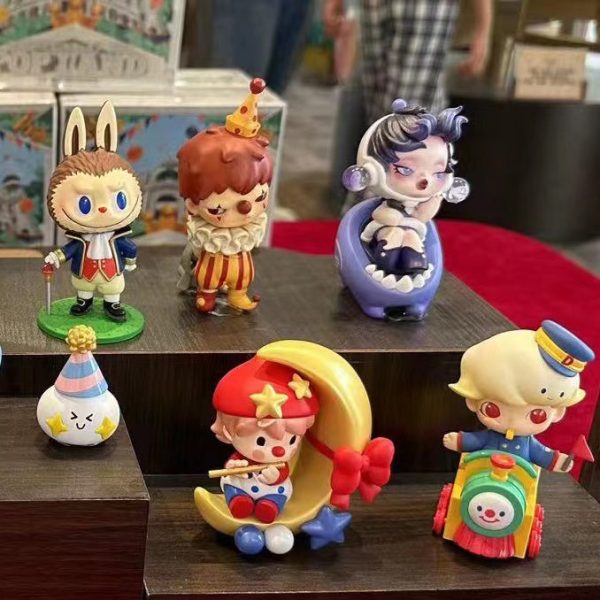Gathering at The POP Land Series PVC Figures - Image 3